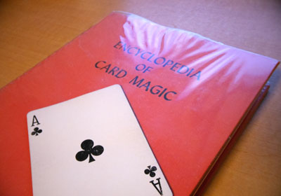 カードマジック事典」のアルファベット名称を含む目次 | 種明かしだけ